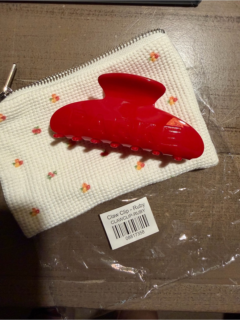 Parke Claw Clip Ruby 2026 - Picture 2 of 4